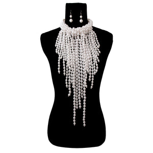 TNT CLUSTERED PEARL NECKLACE